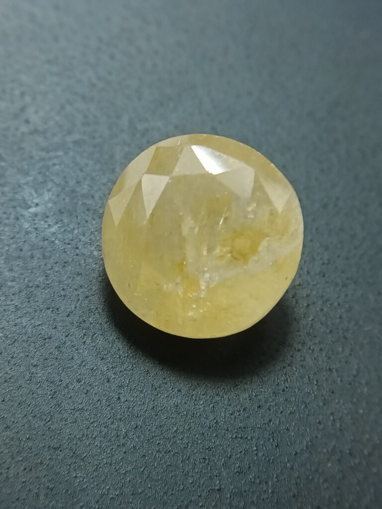 ceyloni yellow sapphire, pukhraj 10.15 carat