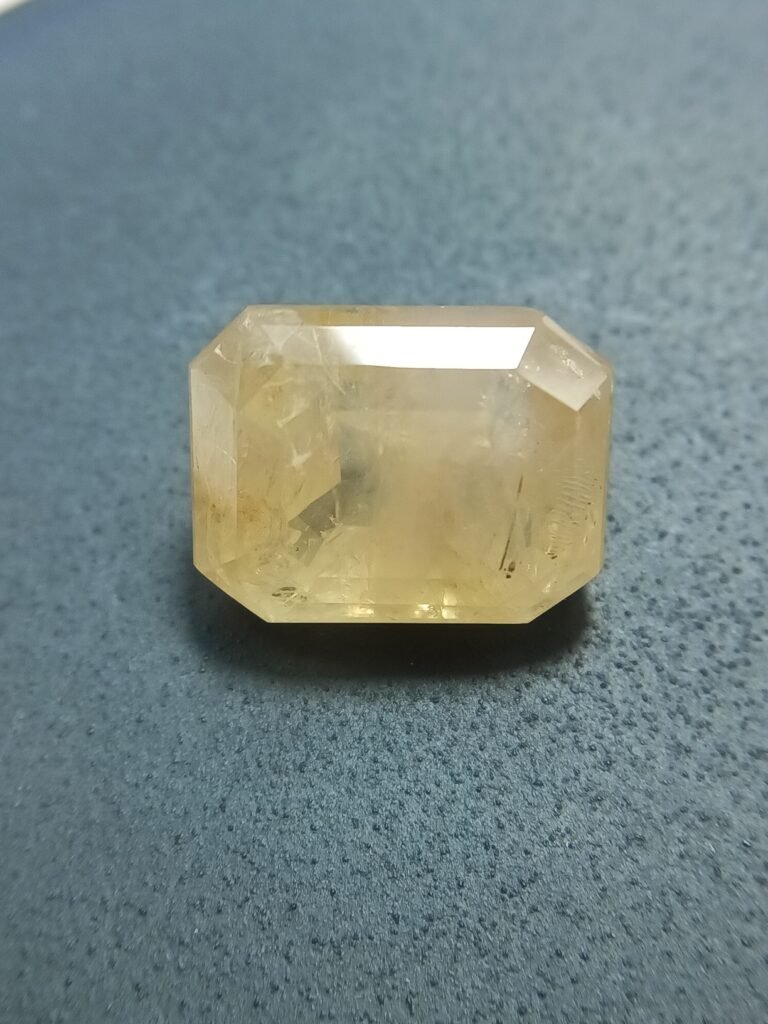 ceyloni yellow sapphire, pukhraj 10.95 carat