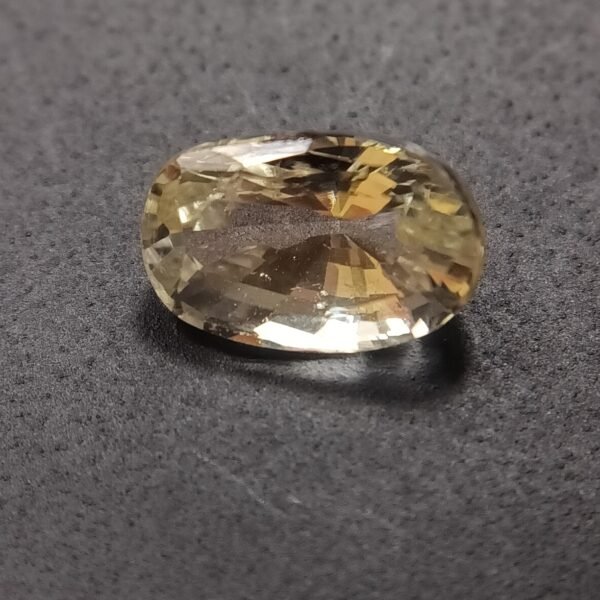 ceyloni/ srilankan yellow sapphire - pukhraj 3.25 ratti