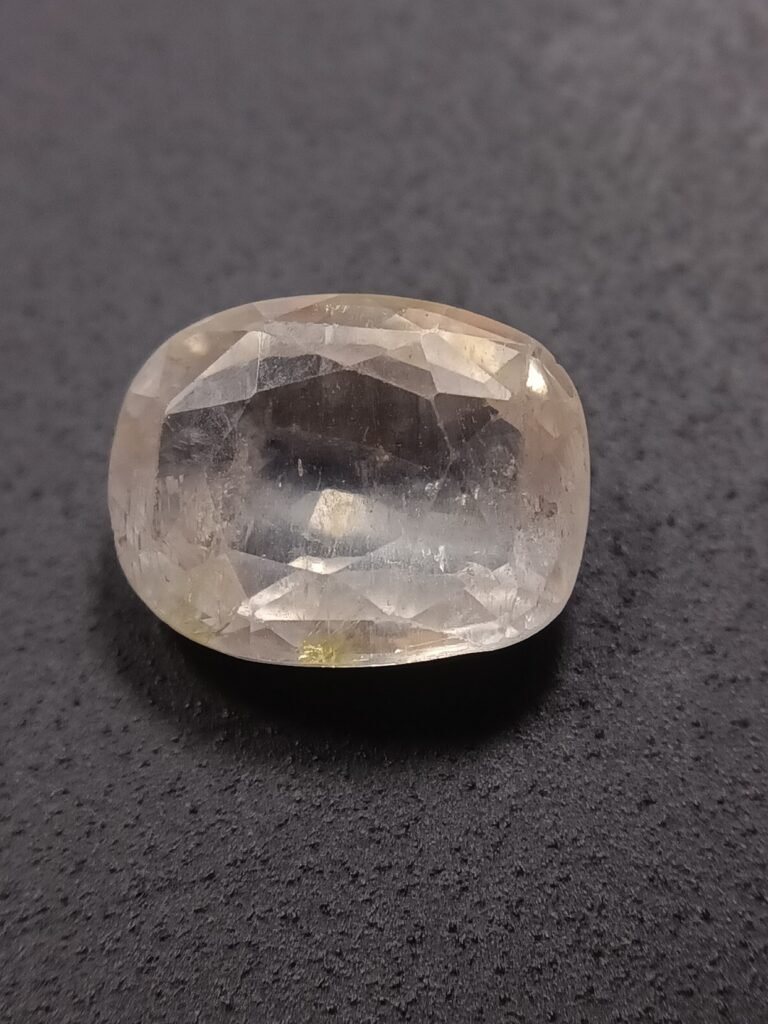 ceyloni/ srilankan yellow sapphire - pukhraj 3.5 ratti