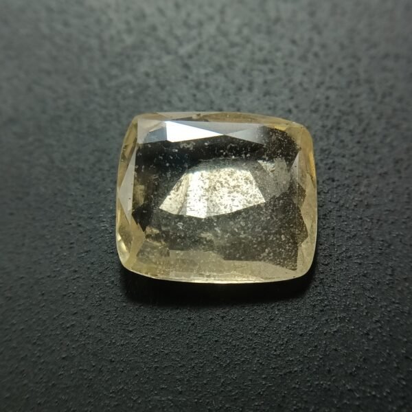 Yellow Sapphire 5.36 Carat/ 5.50 Ratti