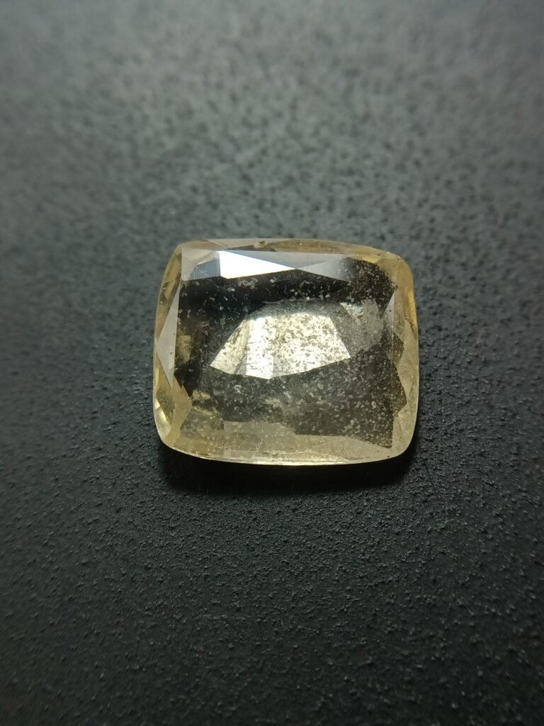 Yellow Sapphire 5.36 Carat/ 5.50 Ratti