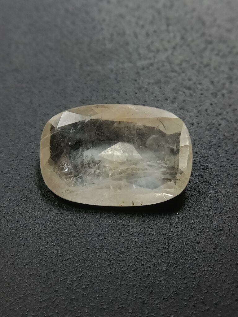 ceyloni/ srilankan yellow sapphire - pukhraj 6.25 ratti