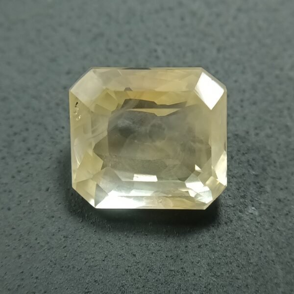 Yellow Sapphire 7.51 Carat/ 8.25 Ratti