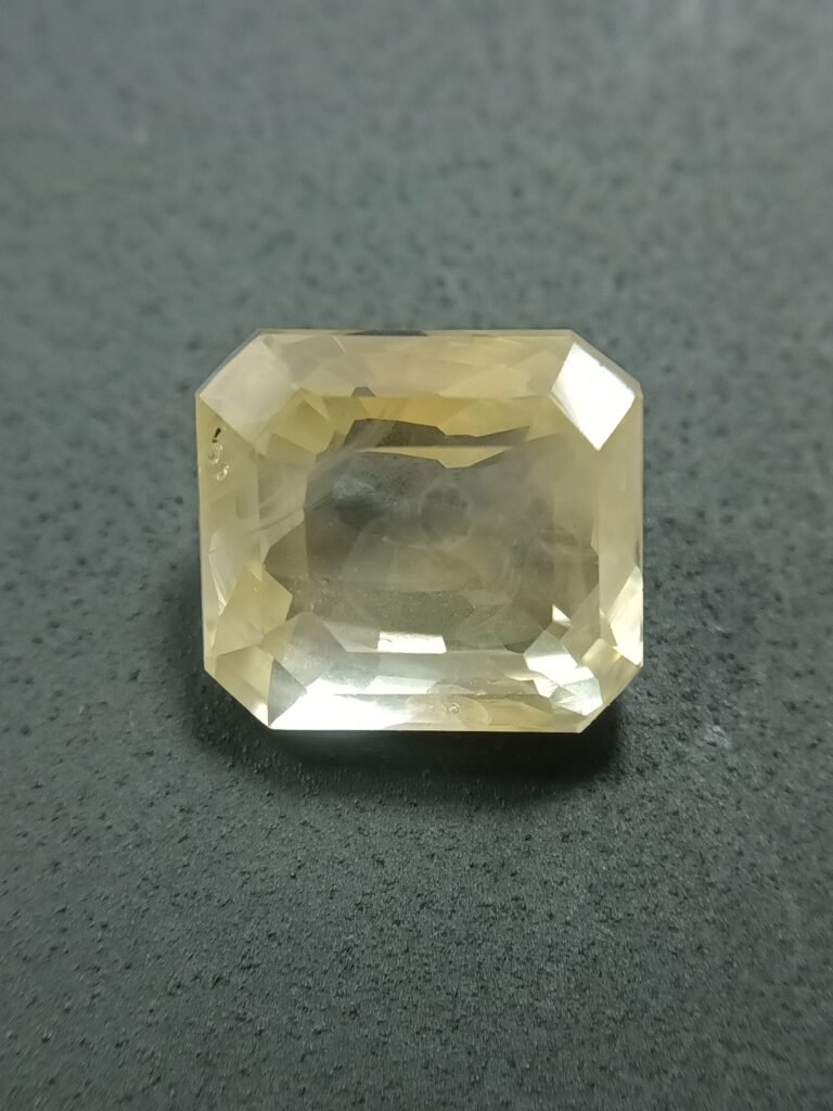 Yellow Sapphire 7.51 Carat/ 8.25 Ratti