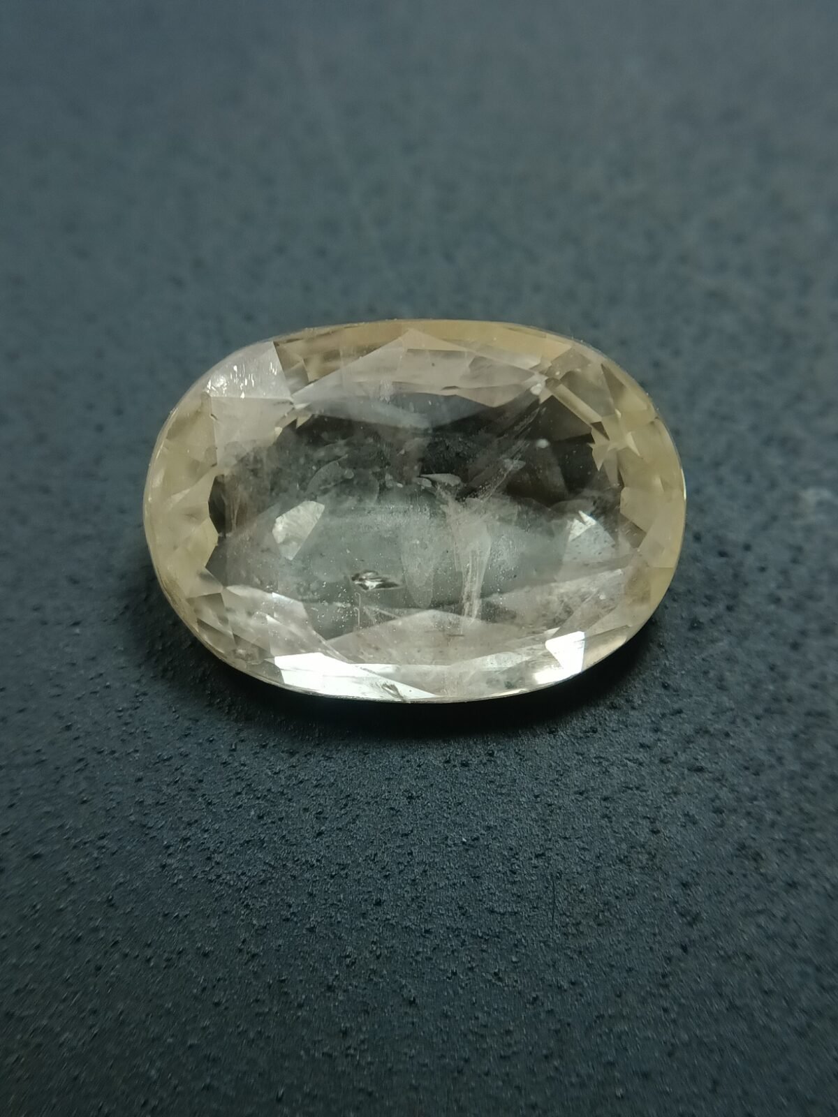 Yellow Sapphire 8.59 Carat/ 9.50 Ratti