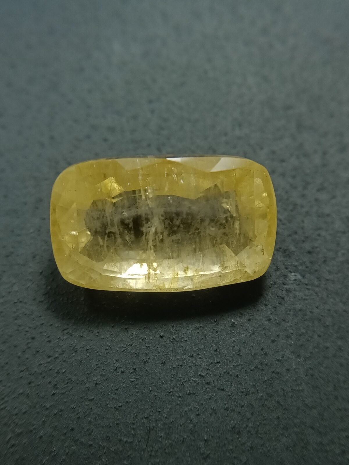 Yellow Sapphire 8.60 Carat/ 9.50 Ratti