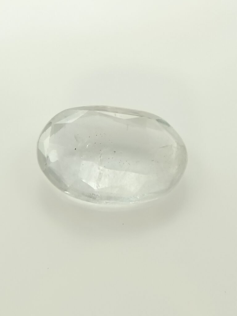 safed pukhraj, white sapphire 3.00 ratti