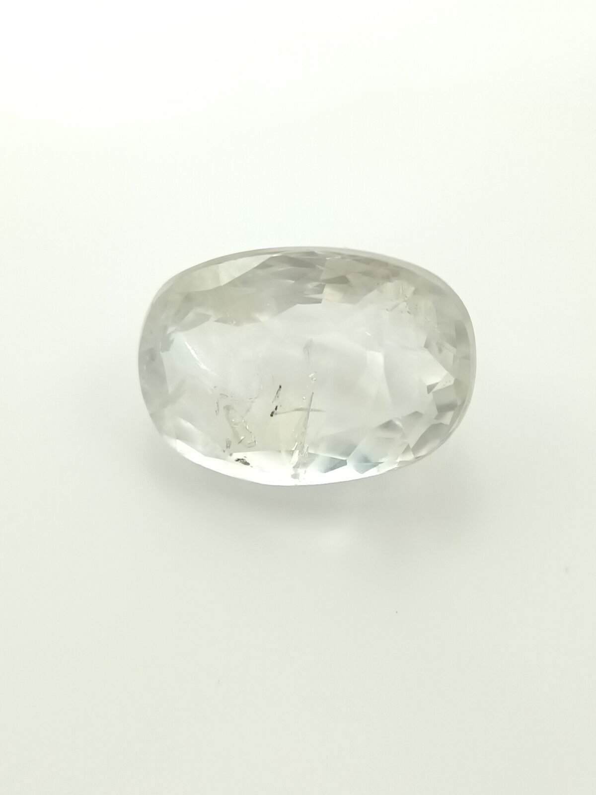 safed pukhraj, white sapphire 6.25 ratti