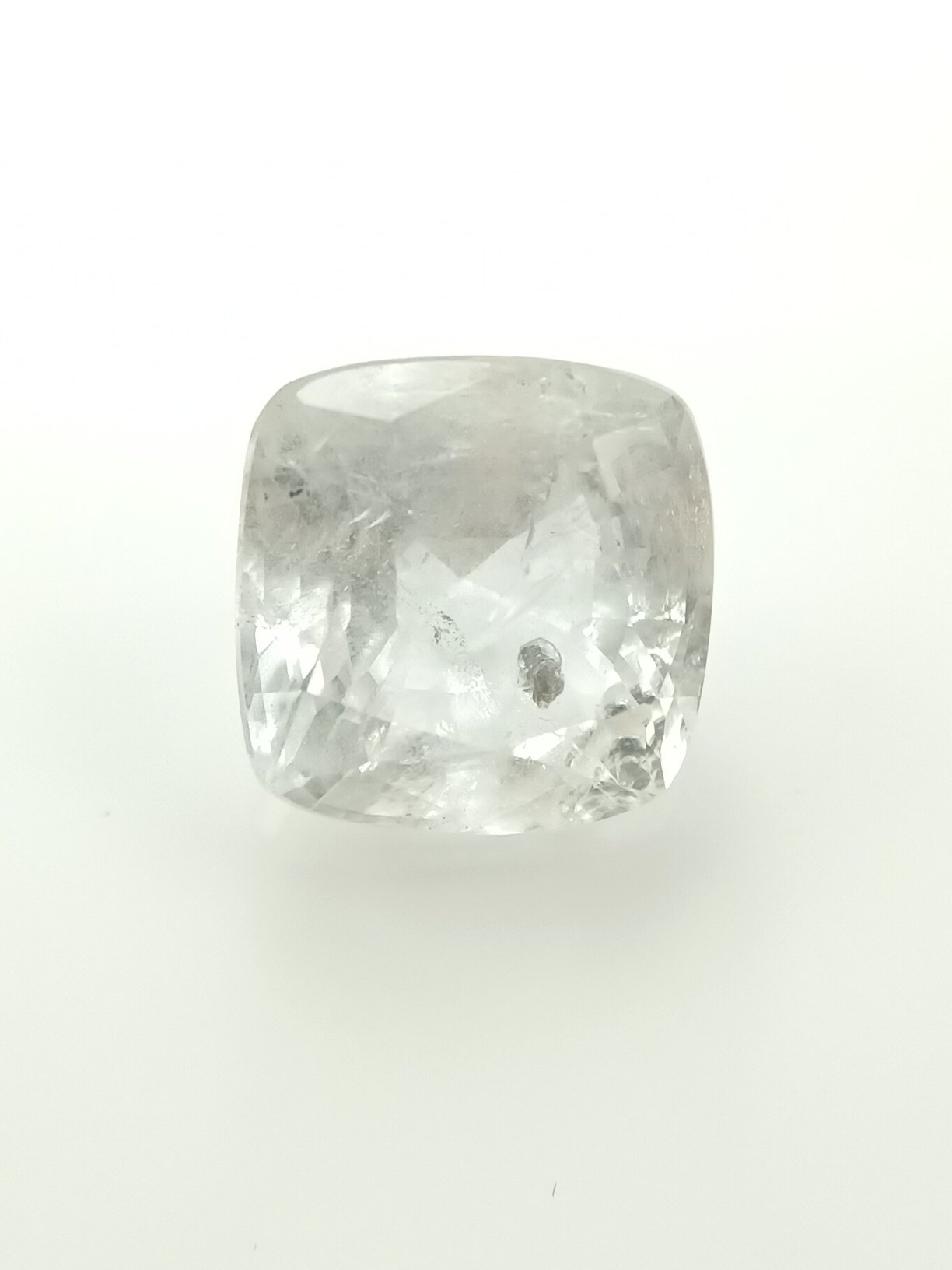 safed pukhraj, white sapphire 6.5 ratti