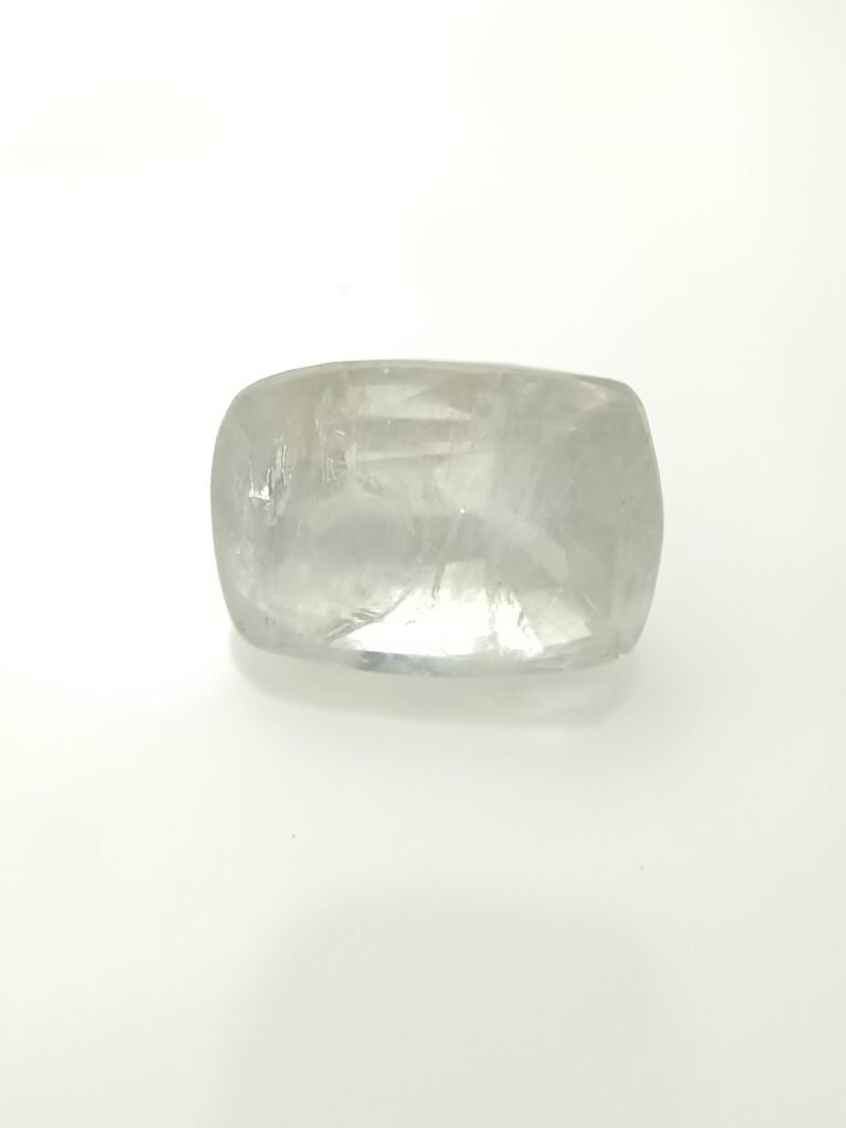 safed pukhraj, white sapphire 7.5 carat carat 10 ratti