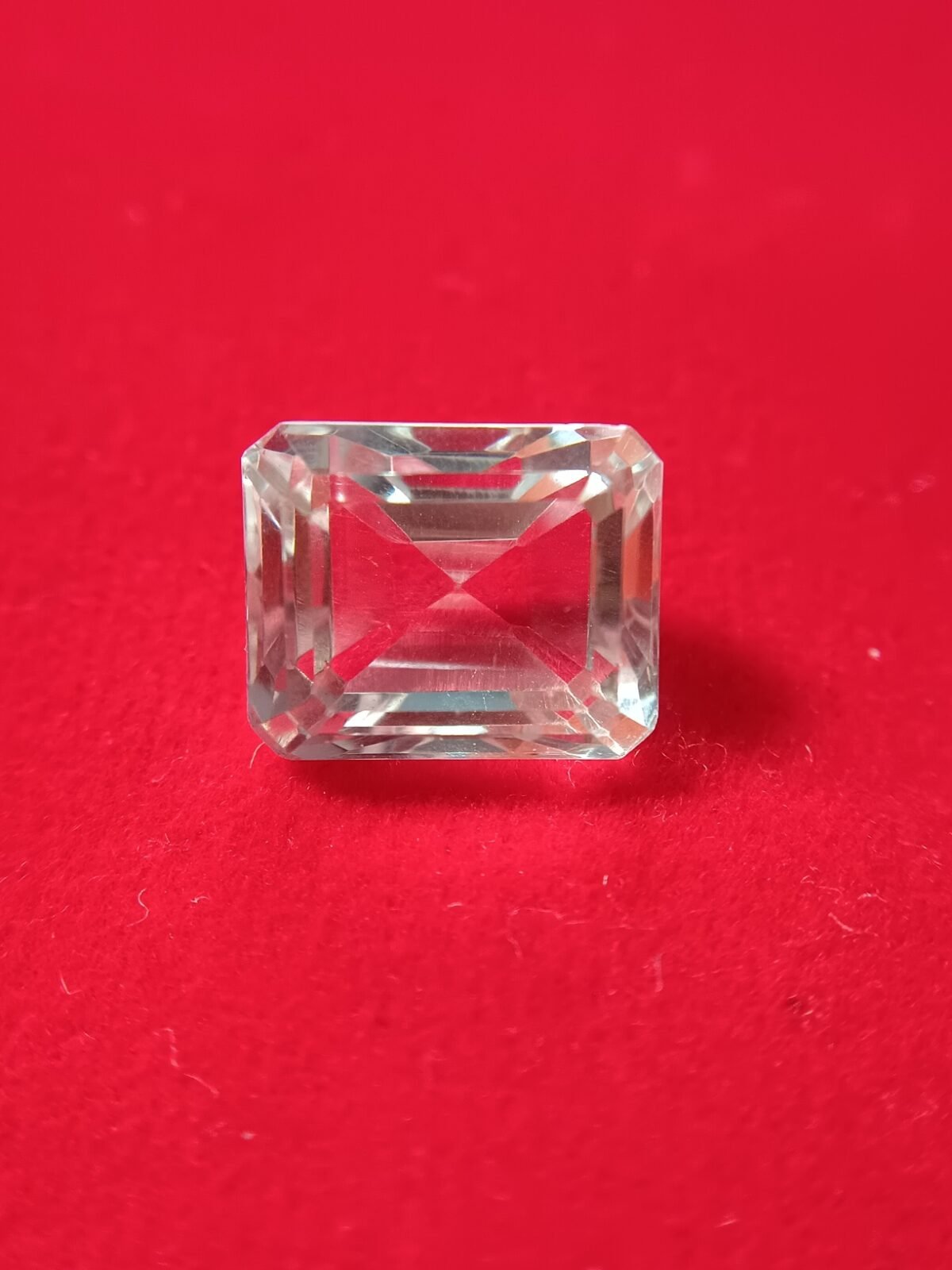 Natural Sphatik 12.35 Carat / 13.50 Ratti