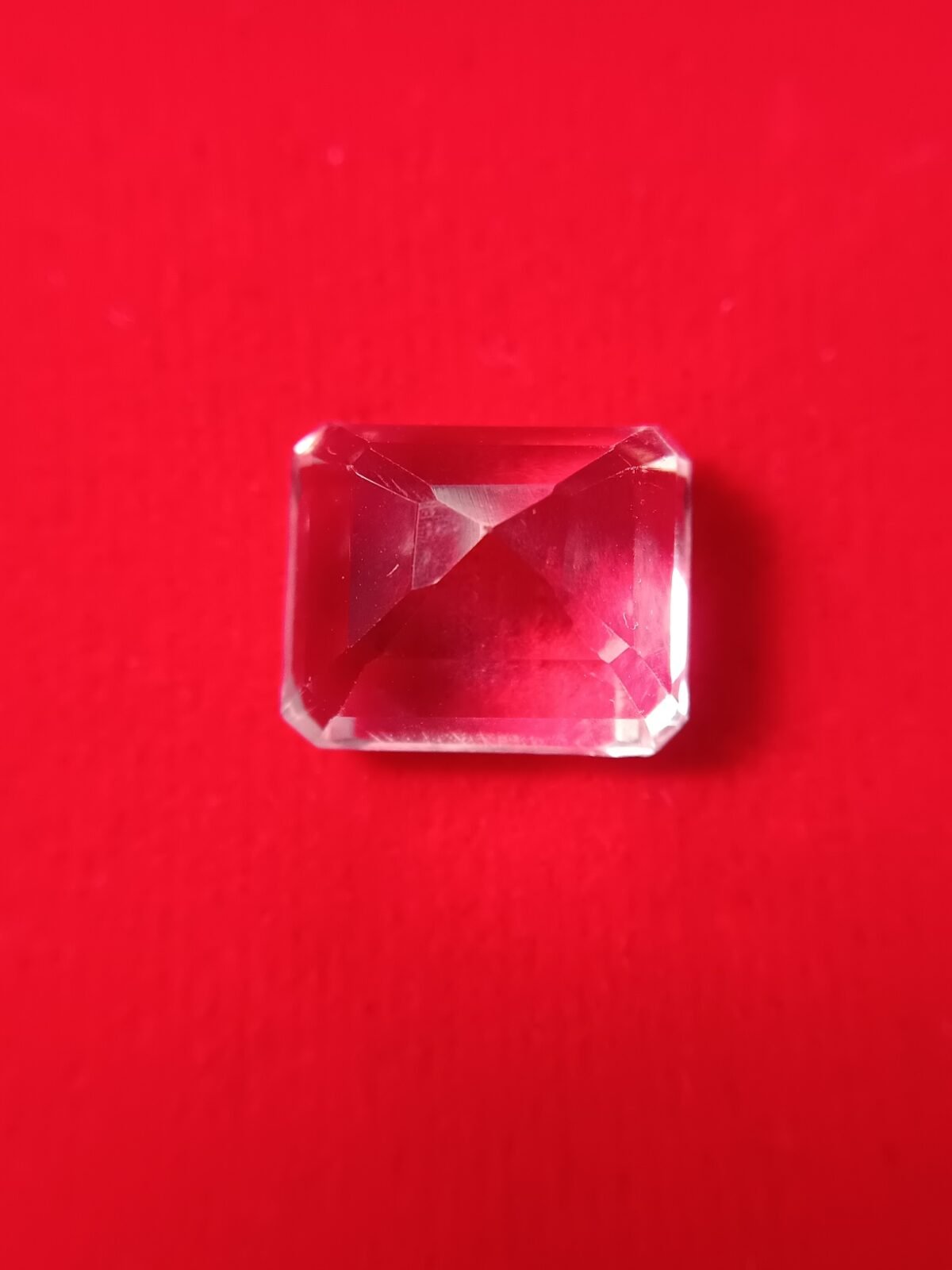 Natural Sphatik 12.35 Carat / 13.50 Ratti