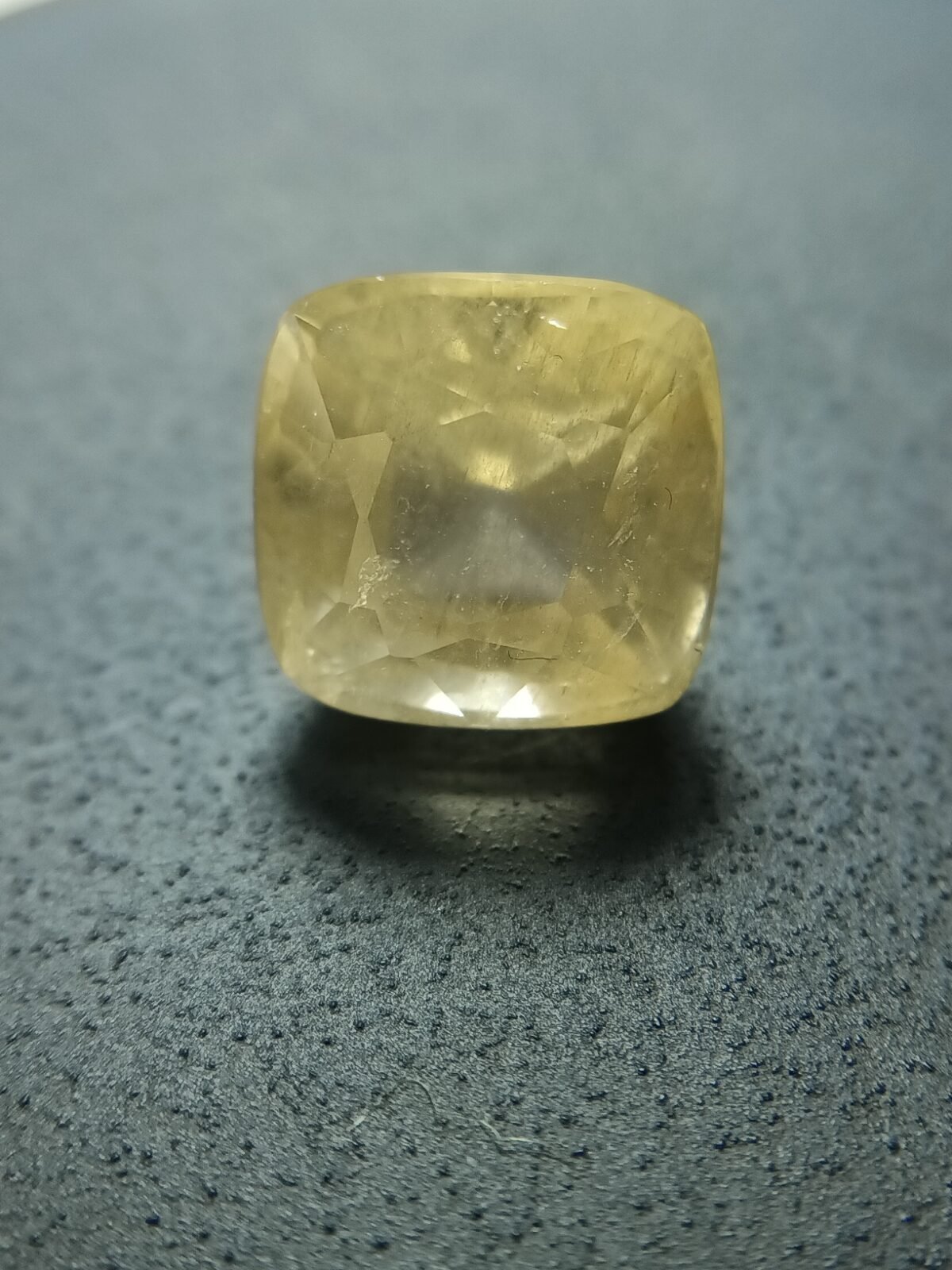 Yellow Sapphire 7.65 Carat/ 8.50 Ratti