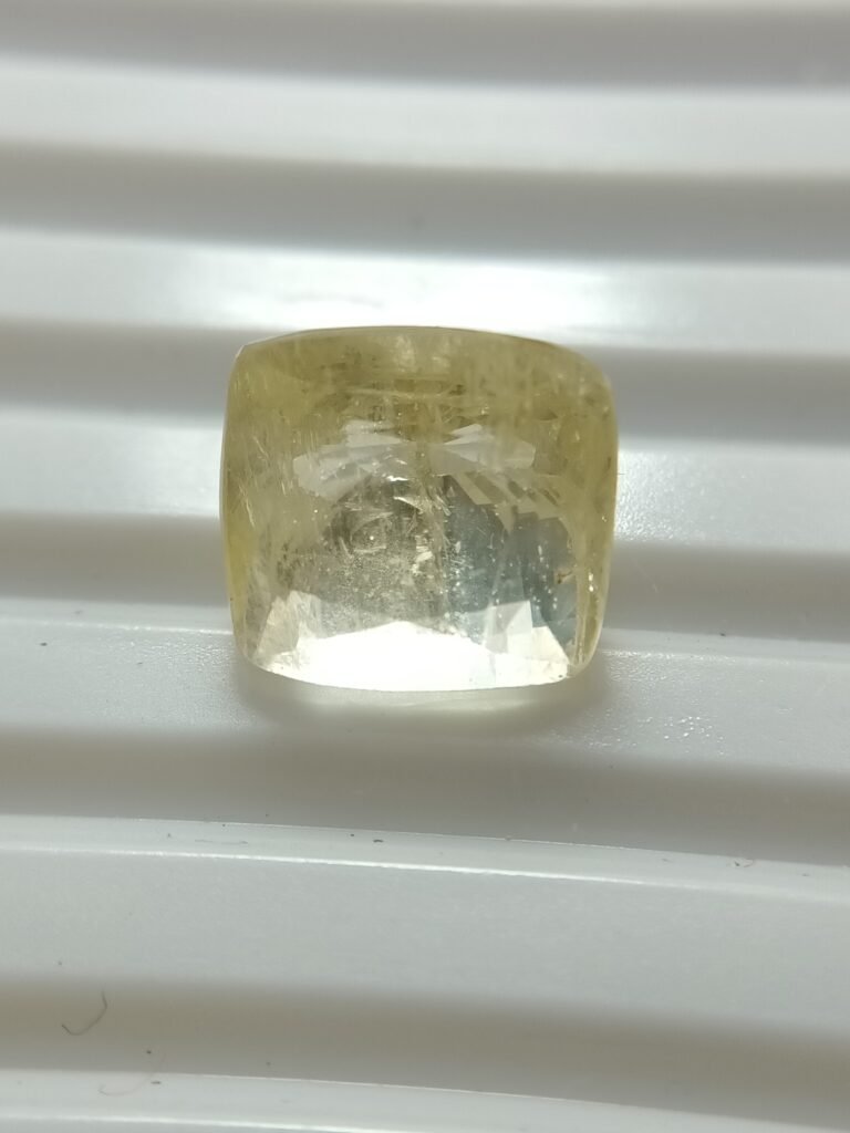 Yellow Sapphire 8.19 Carat/ 9.00 Ratti