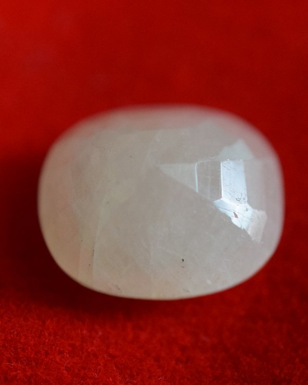 White Sapphire 9.40 Carat/ 10.25 Ratti