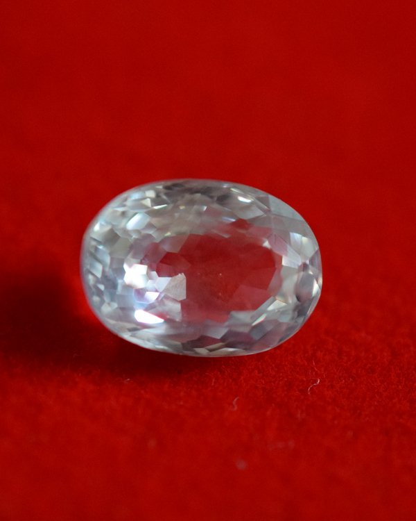 White Sapphire 5.29 Carat/ 5.50 Ratti