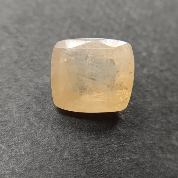 Yellow Sapphire 10.06 Carat/ 11.00 Ratti