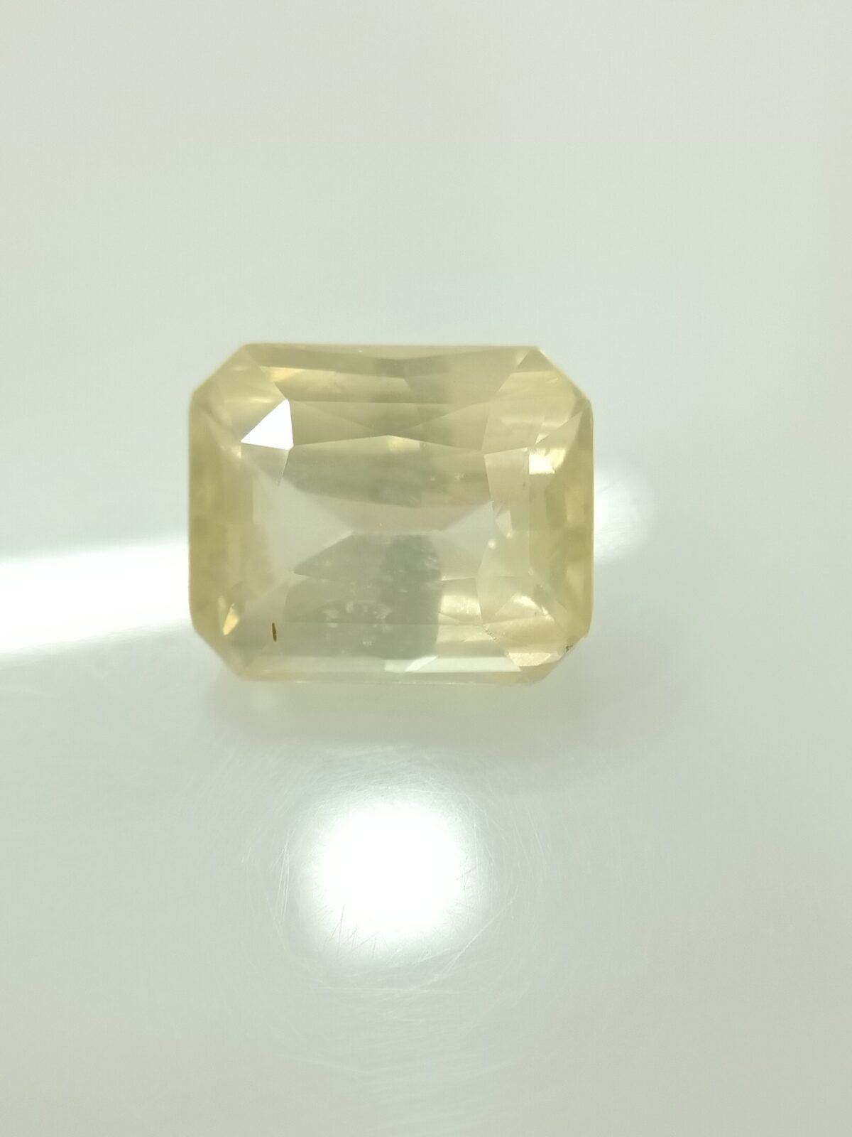 Yellow Sapphire 10.50 Carat/ 11.50 Ratti