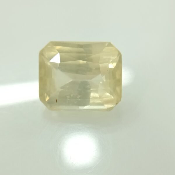 Yellow Sapphire 10.50 Carat/ 11.50 Ratti