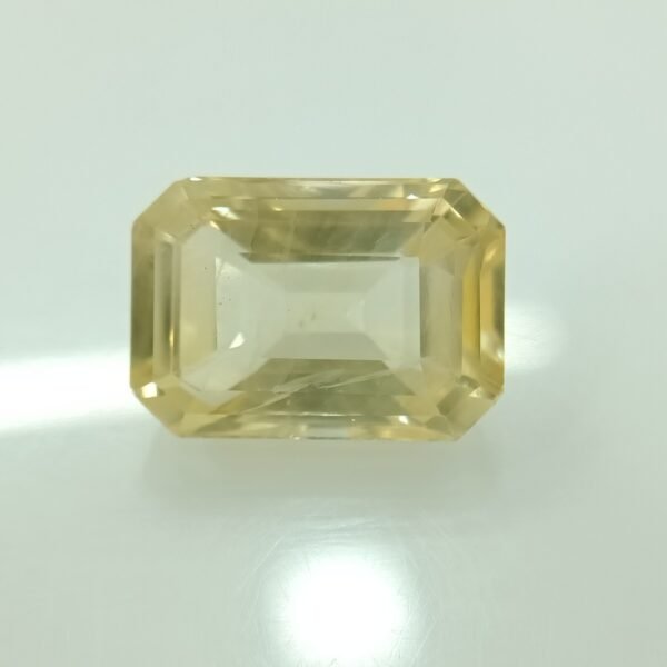 Ceyloni Yellow Sapphire 12.22 Carat/ 13.50 Ratti