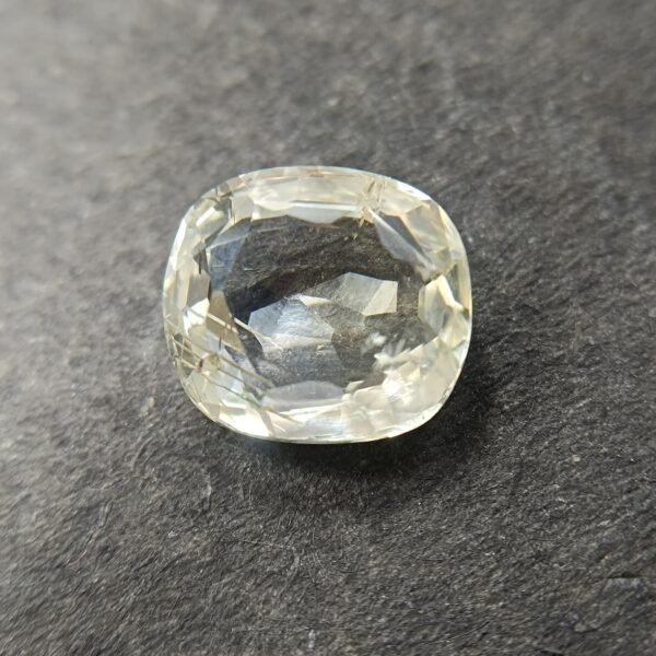 Yellow Sapphire 2.99 Carat/ 3.25 Ratti