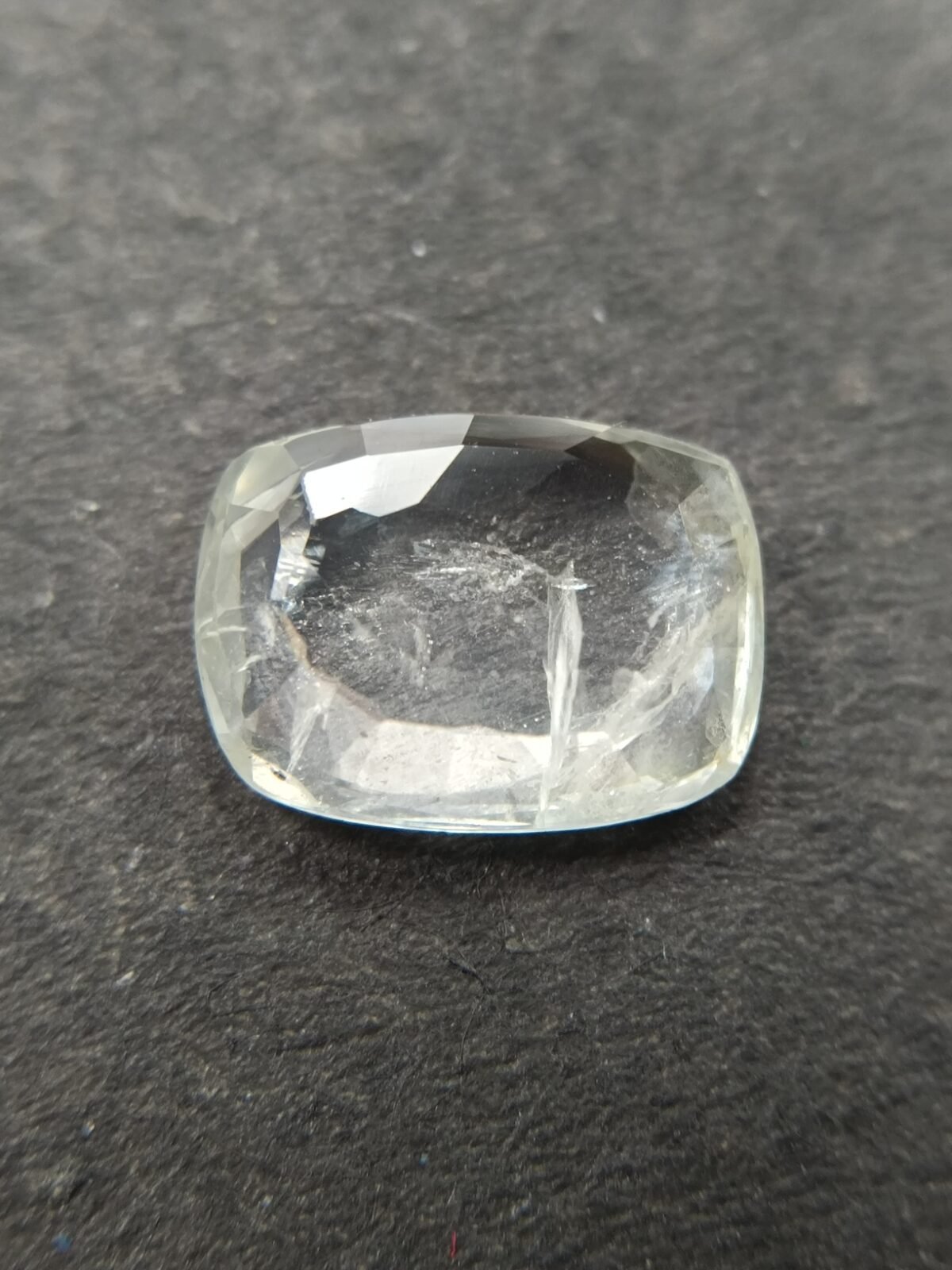 Pukhraj 3.62 Carat/ 4.00 Ratti