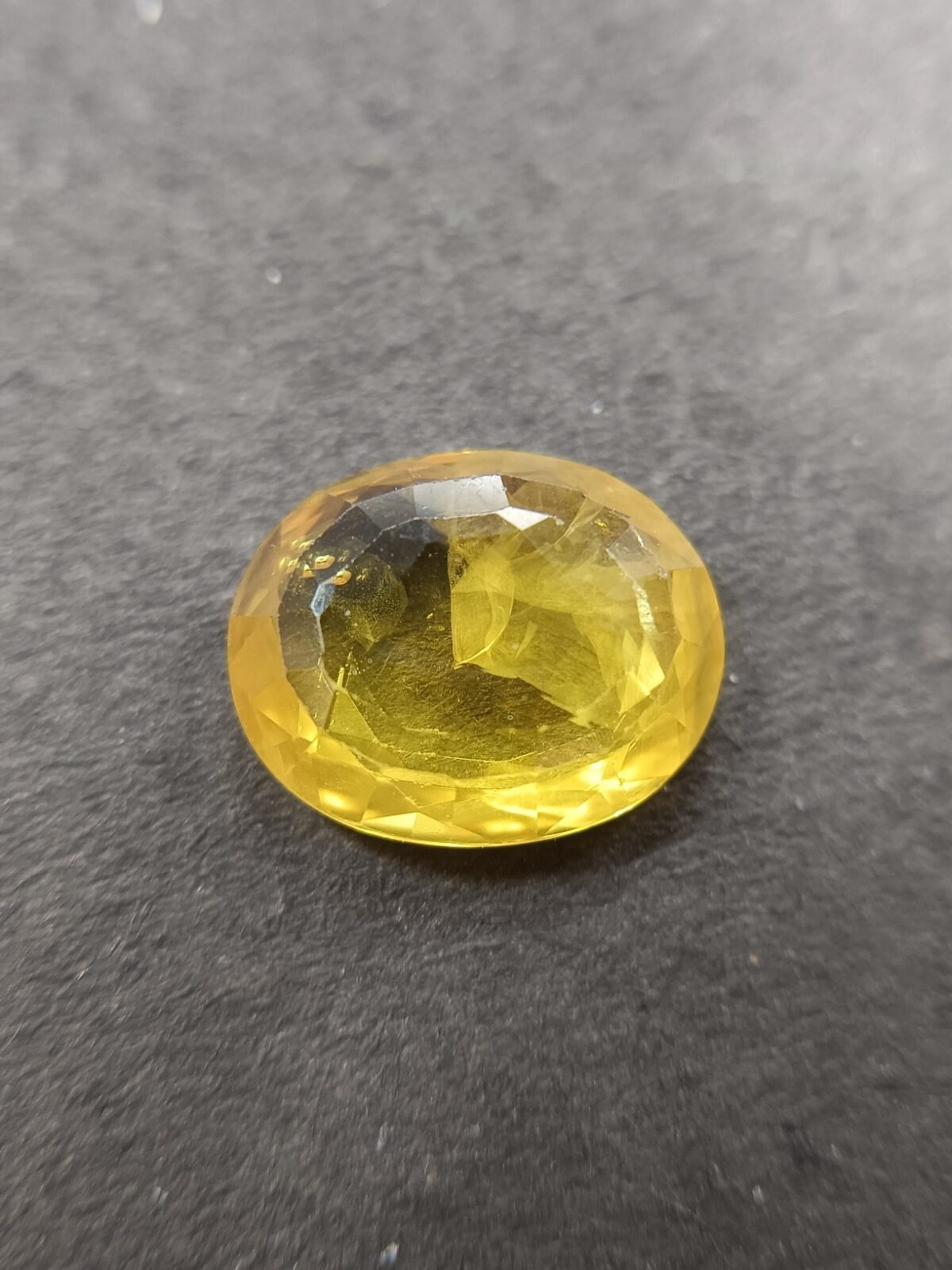 Pukhraj 4.17 Carat/ 4.50 Ratti