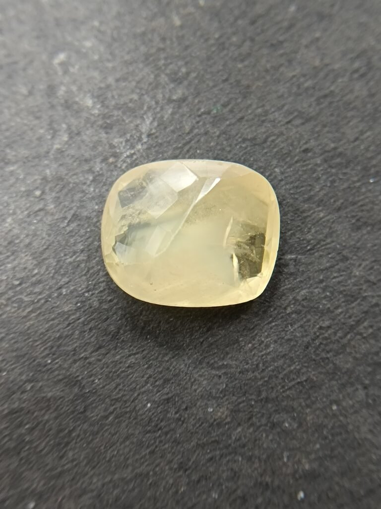 Pukhraj 4.79 Carat/ 5.25 Ratti