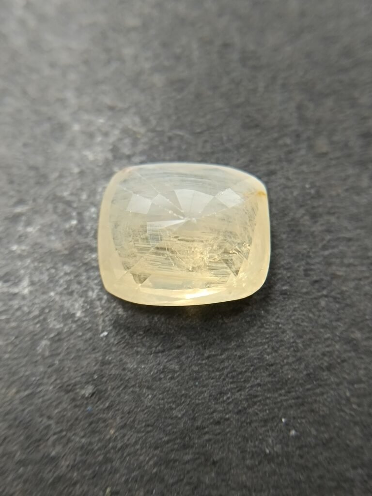 Pukhraj 5.22 Carat/ 5.50 Ratti