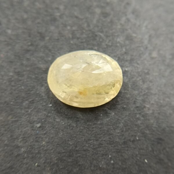 Pukhraj 5.29 Carat/ 5.50 Ratti