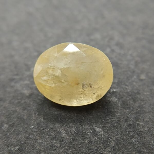 Yellow Sapphire 5.29 Carat/ 5.50 Ratti