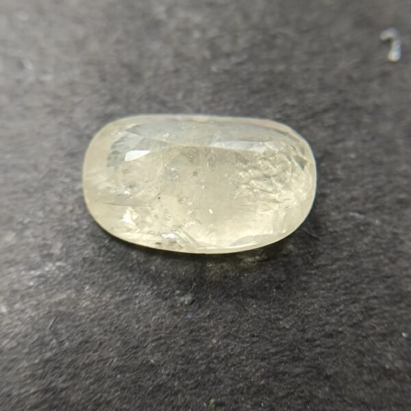 Pukhraj 5.49 Carat/ 6.00 Ratti