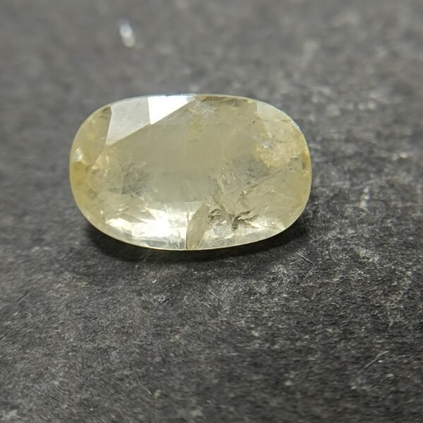 Yellow Sapphire 5.49 Carat/ 6.00 Ratti