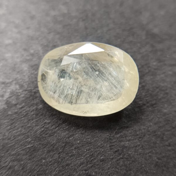 Yellow Sapphire 5.53 Carat/ 6.00 Ratti