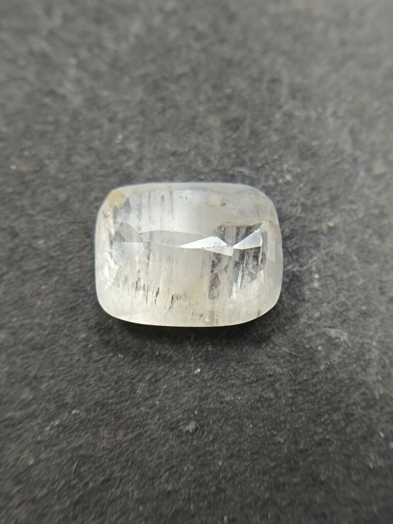 Pukhraj 5.54 Carat/ 6.00 Ratti