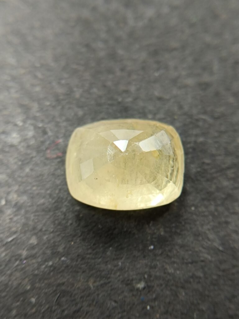 Pukhraj 5.94 Carat/ 6.50 Ratti