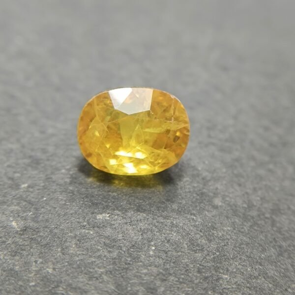 Yellow Sapphire 6.04 Carat/ 6.50 Ratti