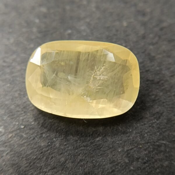 Yellow Sapphire 6.02 Carat/ 6.50 Ratti