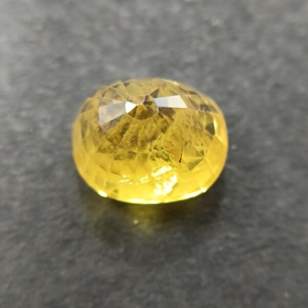 Pukhraj 6.04 Carat/ 6.50 Ratti
