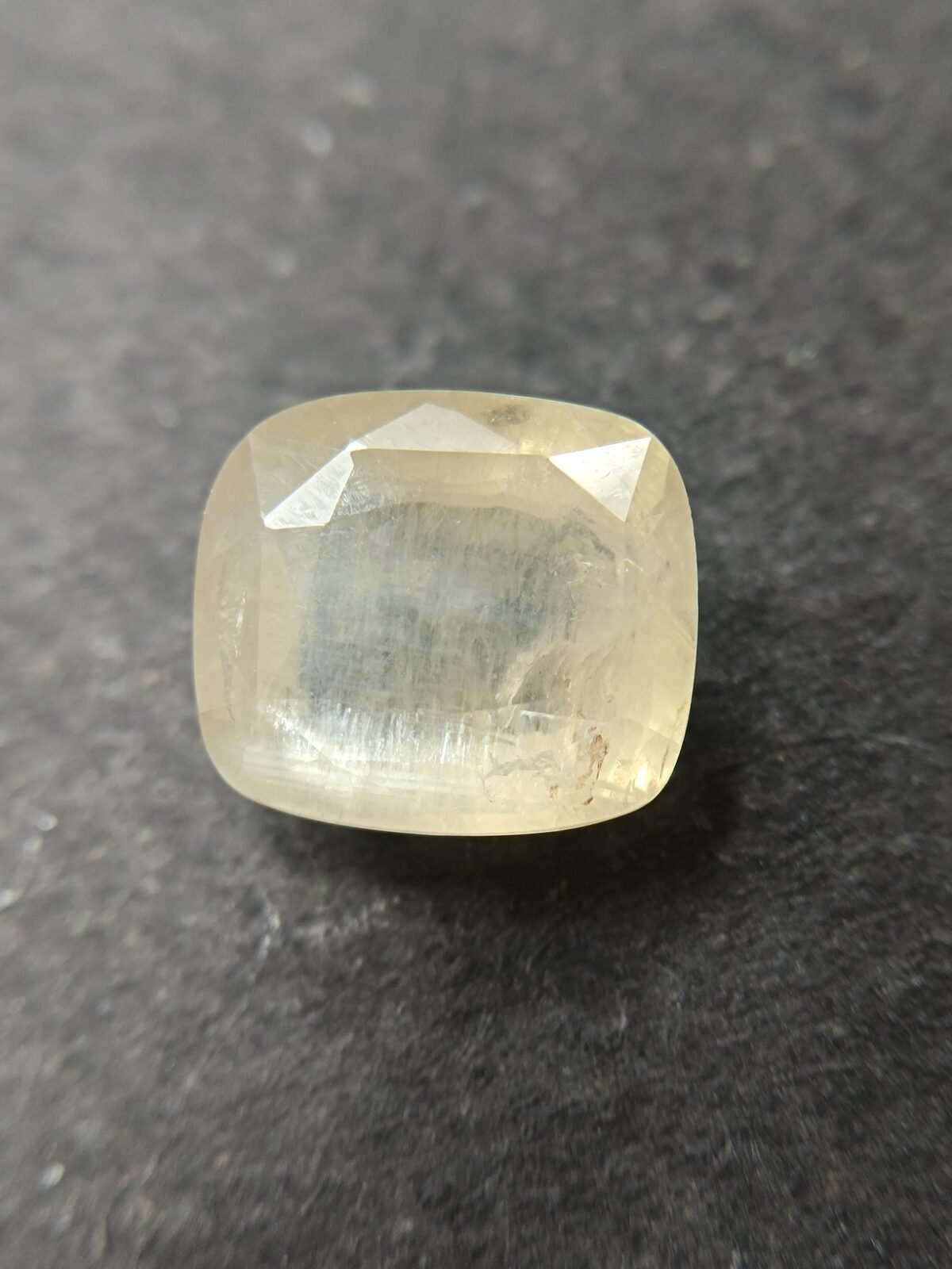 Yellow Sapphire 6.63 Carat/ 7.25 Ratti