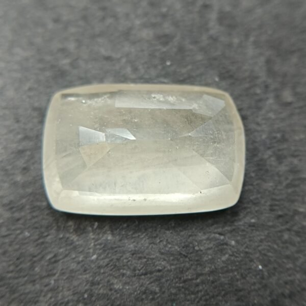 Pukhraj 6.78 Carat/ 7.50 Ratti