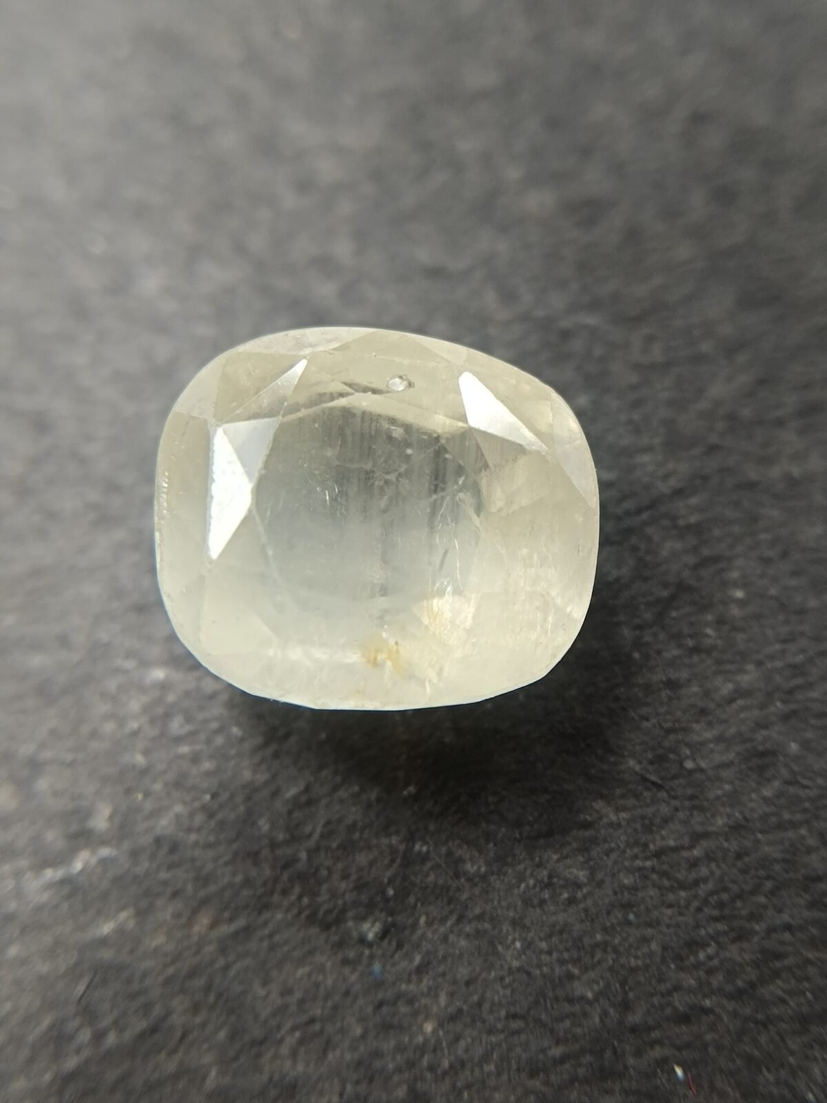 Yellow Sapphire 7.08 Carat/ 7.50 Ratti