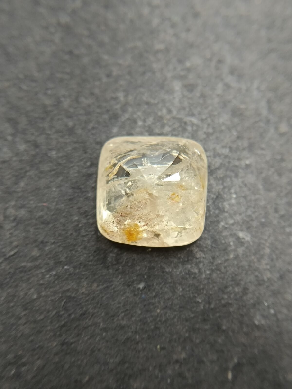 Pukhraj 7.79 Carat/ 8.50 Ratti