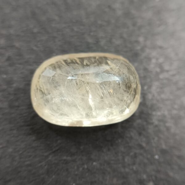 Pukhraj 8.15 Carat/ 9.00 Ratti