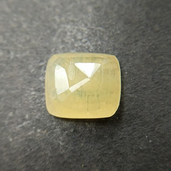 Pukhraj 8.48 Carat/ 9.25 Ratti