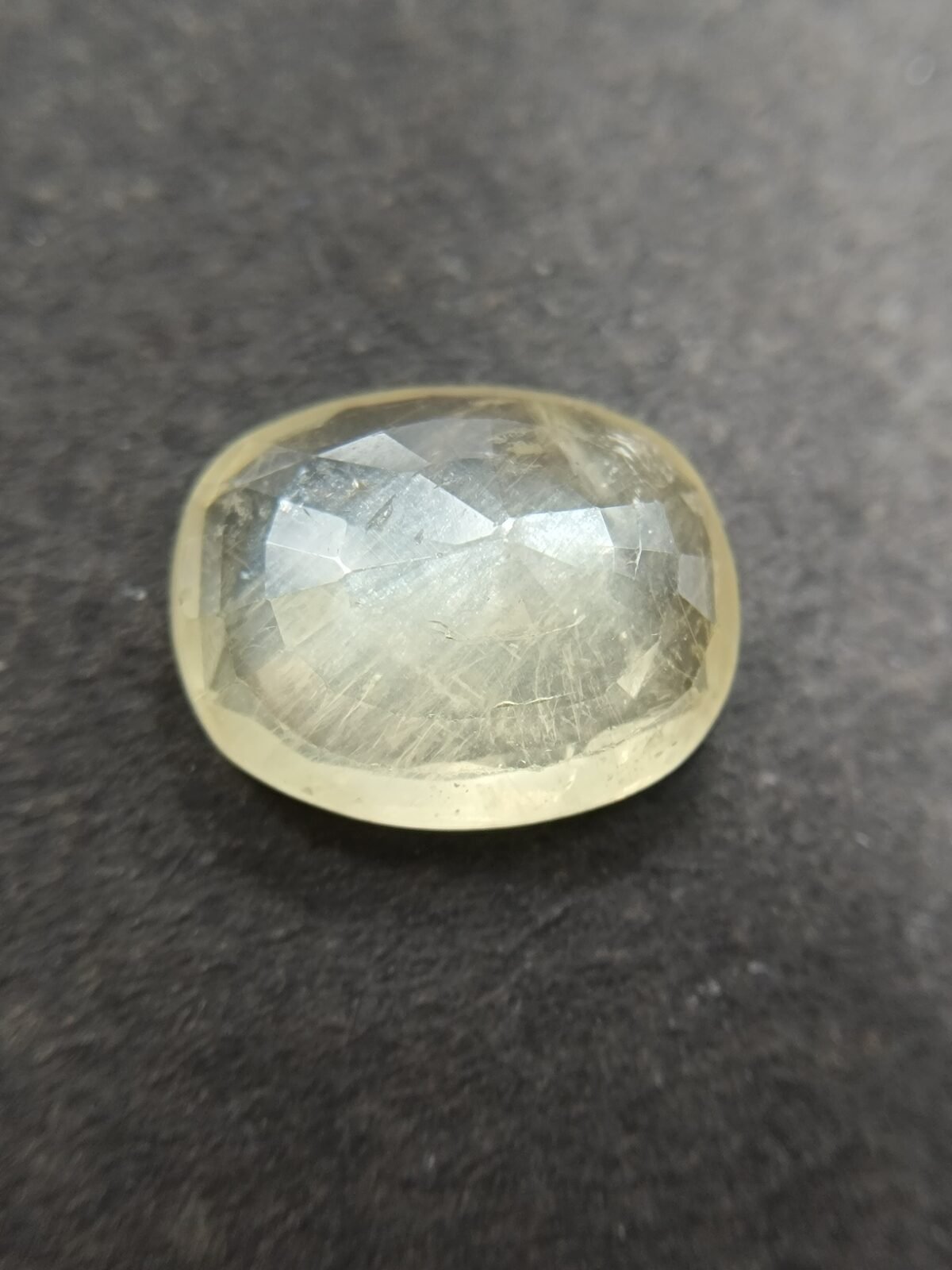 Pukhraj 8.54 Carat/ 9.25 Ratti