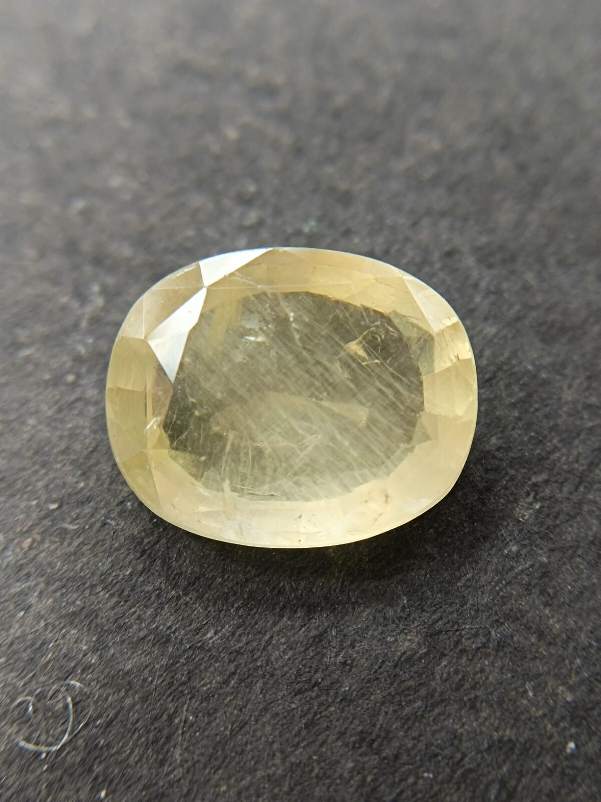 Yellow Sapphire 8.54 Carat/ 9.25 Ratti