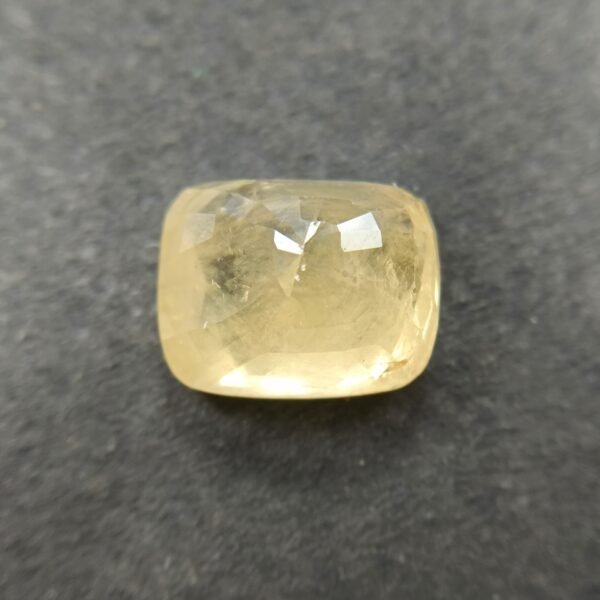 Pukhraj 8.62 Carat/ 9.50 Ratti
