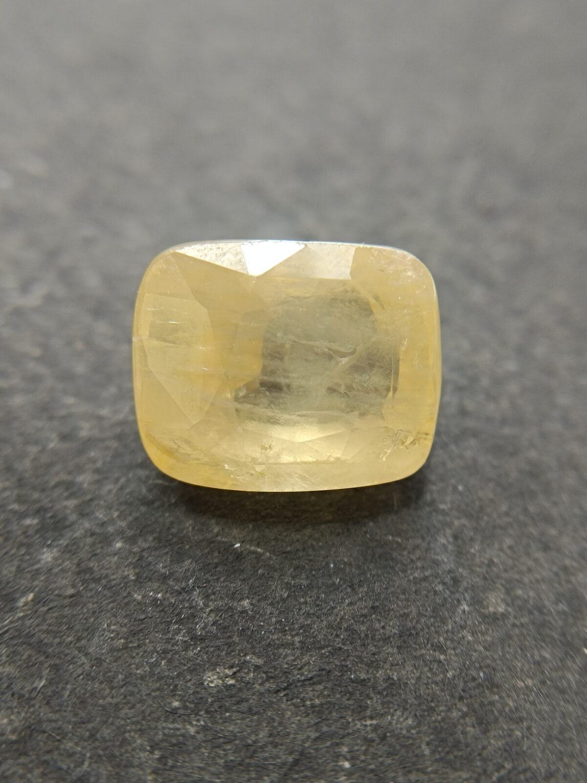 Yellow Sapphire 8.62 Carat/ 9.50 Ratti